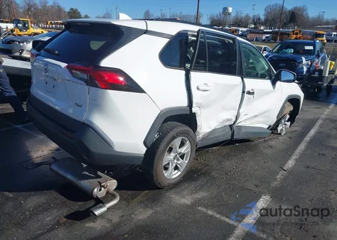 2021 Toyota Rav4 Xle z USA, uszkodzony, nr VIN 2T3W1RFV0MW172108